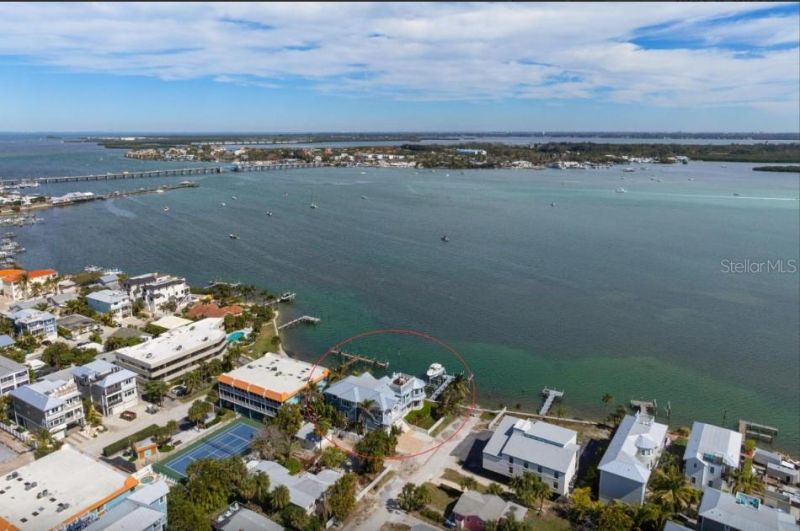 110 10th Street S, Bradenton Beach, FL 34217 Photo