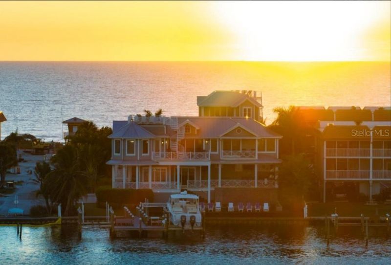 110 10th Street S, Bradenton Beach, FL 34217 Photo