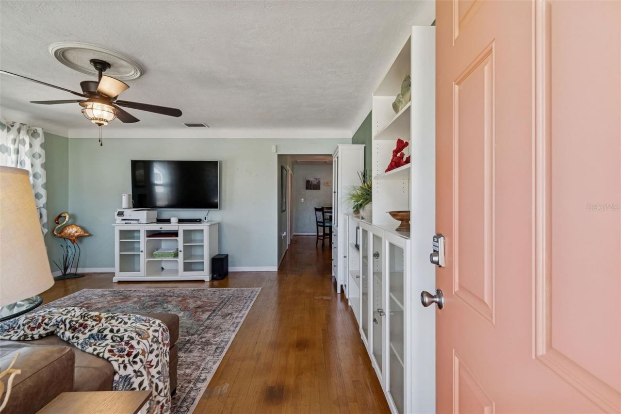 5300 6th Street S, Saint Petersburg, FL 33705 Photo