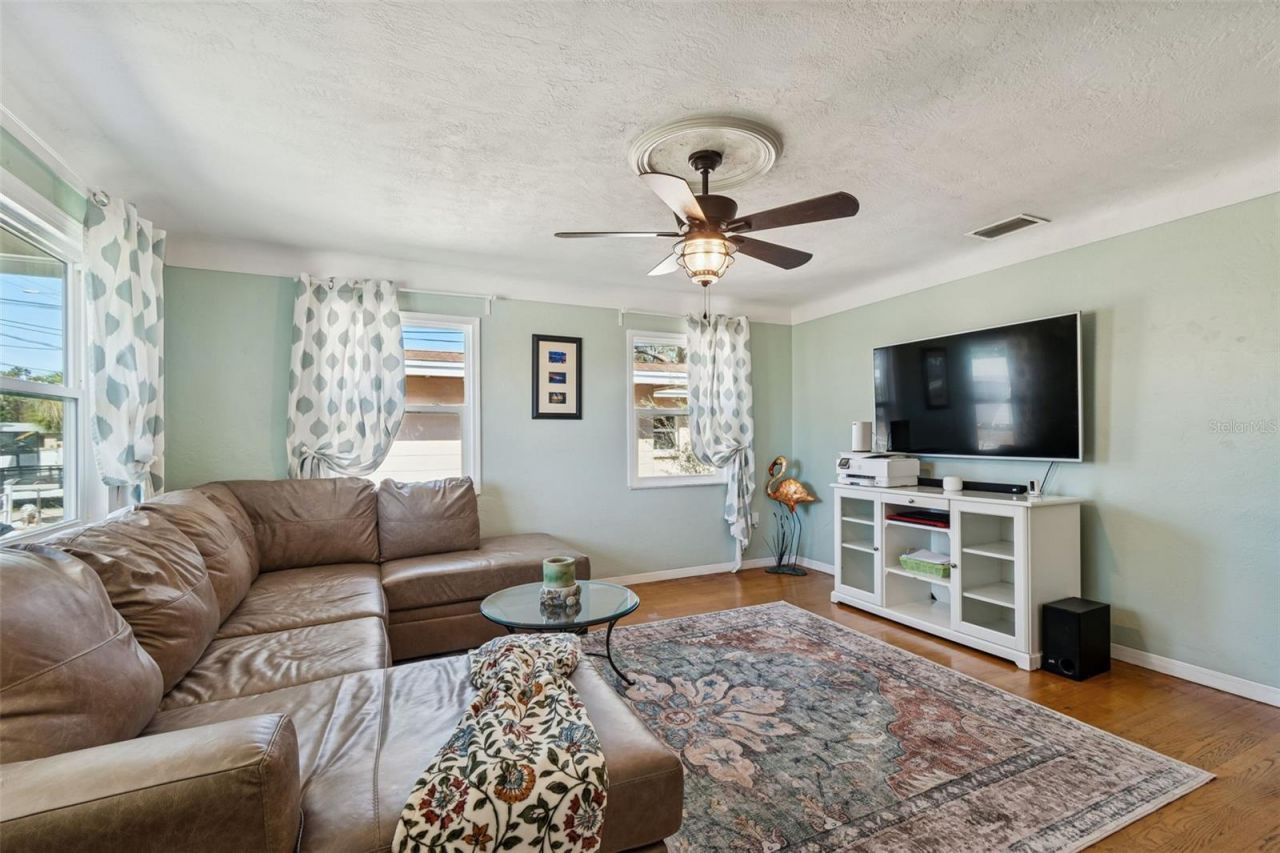 5300 6th Street S, Saint Petersburg, FL 33705 Photo