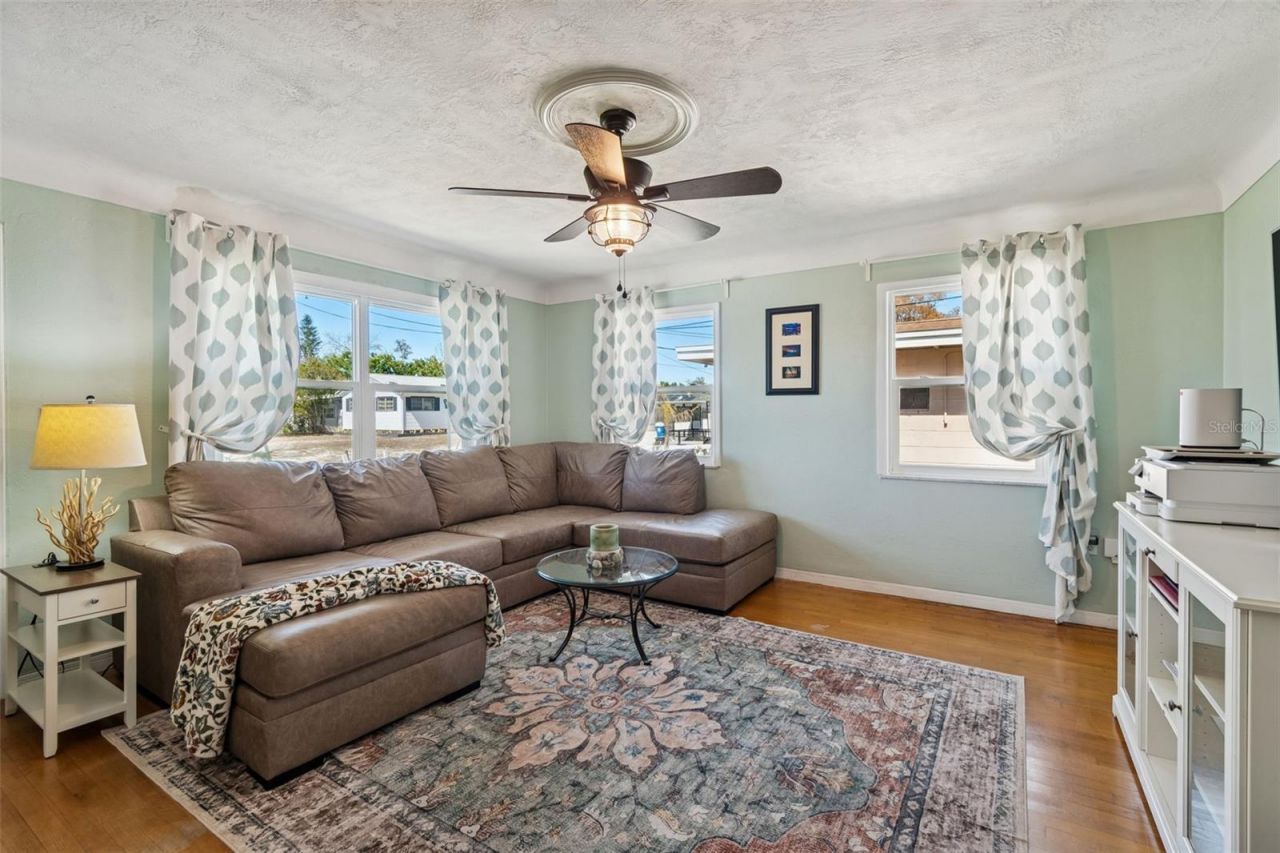 5300 6th Street S, Saint Petersburg, FL 33705 Photo