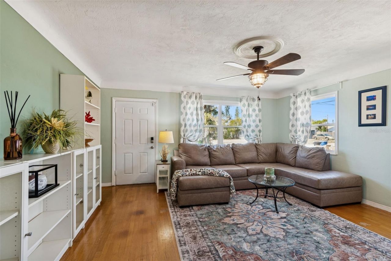 5300 6th Street S, Saint Petersburg, FL 33705 Photo