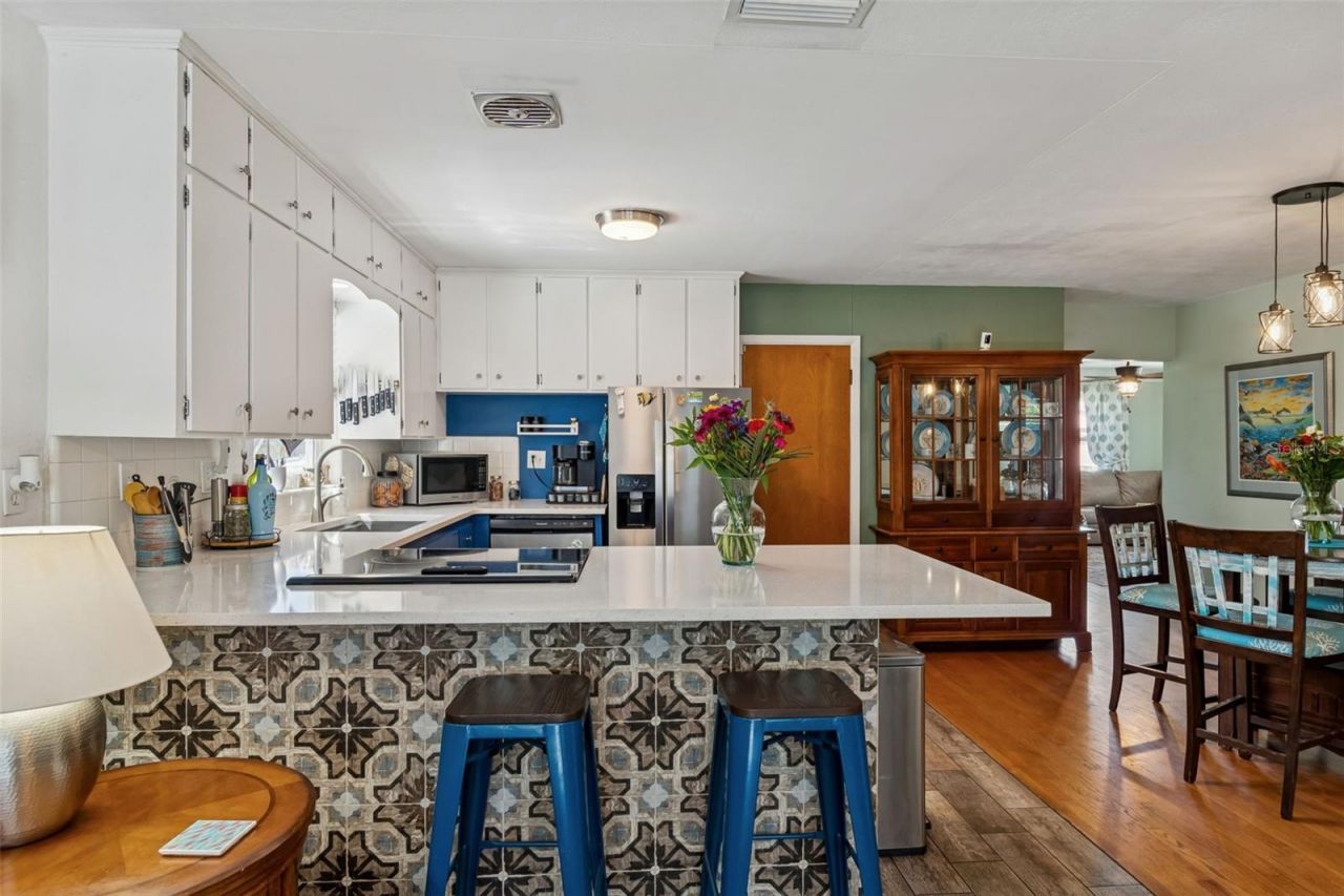 5300 6th Street S, Saint Petersburg, FL 33705 Photo