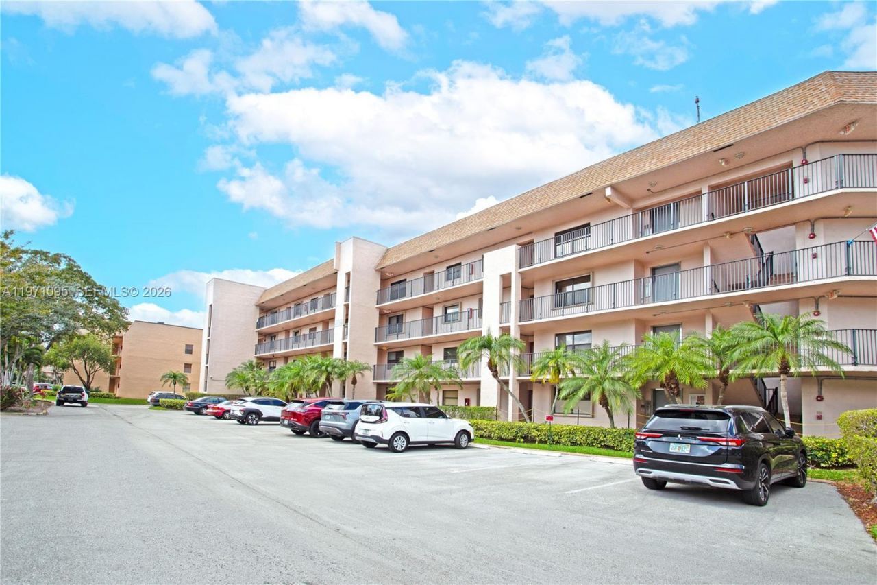 10207 Sunrise Lakes Blvd, Unit 204, Sunrise, FL 33322 Photo