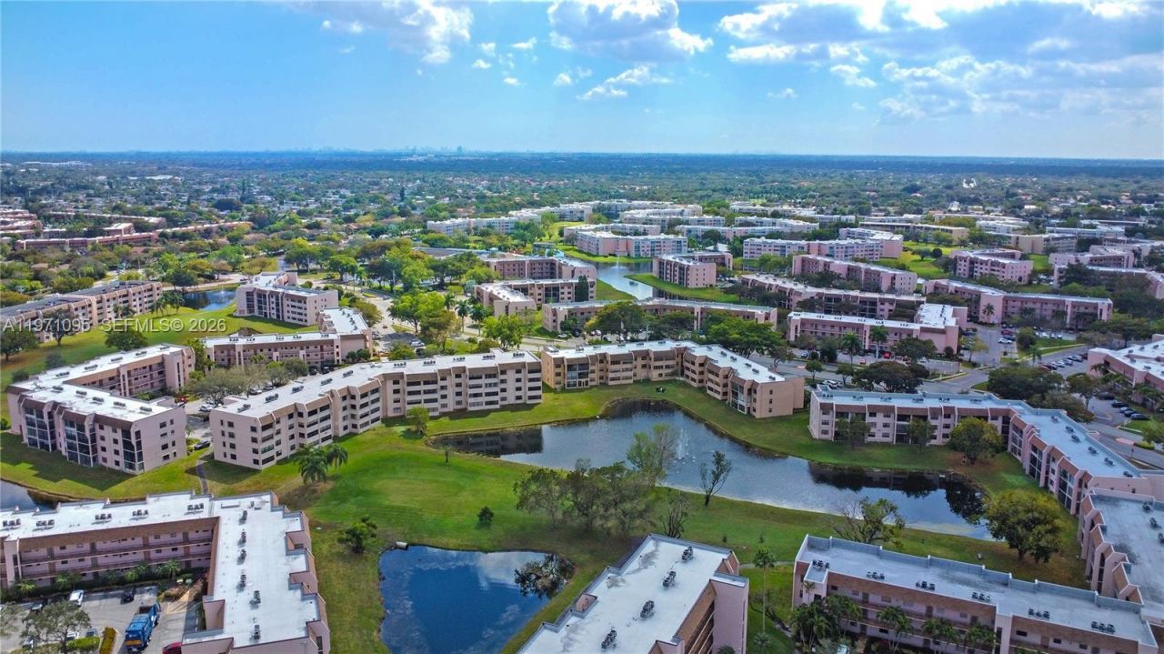 10207 Sunrise Lakes Blvd, Unit 204, Sunrise, FL 33322 Photo