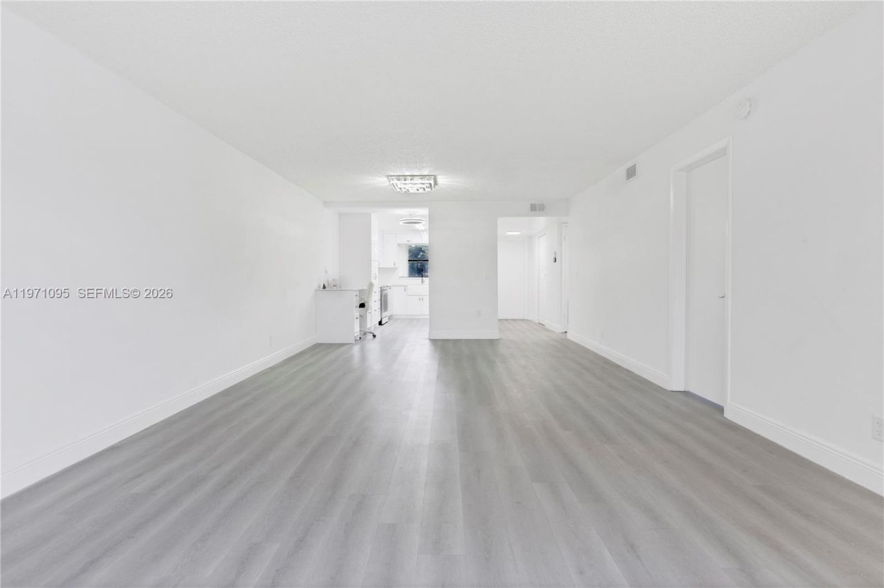 10207 Sunrise Lakes Blvd, Unit 204, Sunrise, FL 33322 Photo