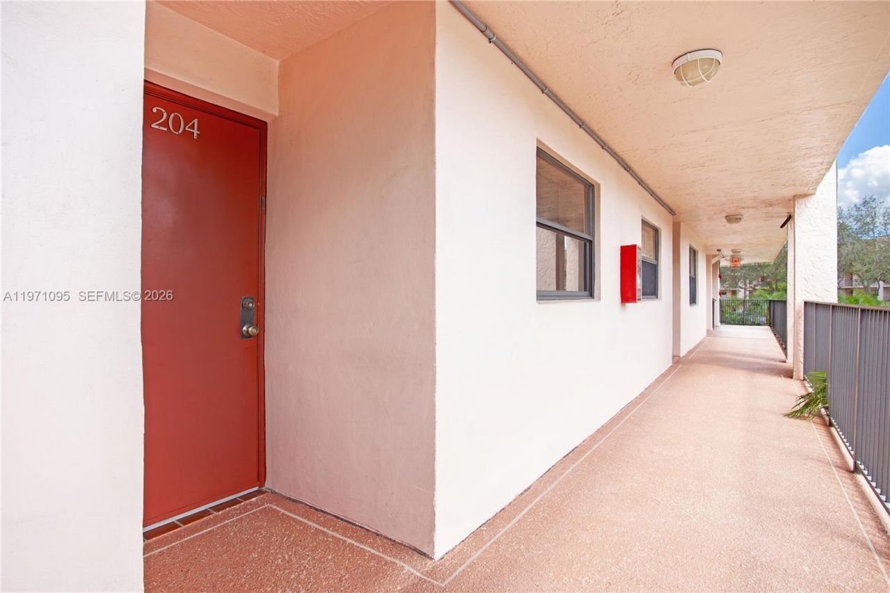 10207 Sunrise Lakes Blvd, Unit 204, Sunrise, FL 33322 Photo
