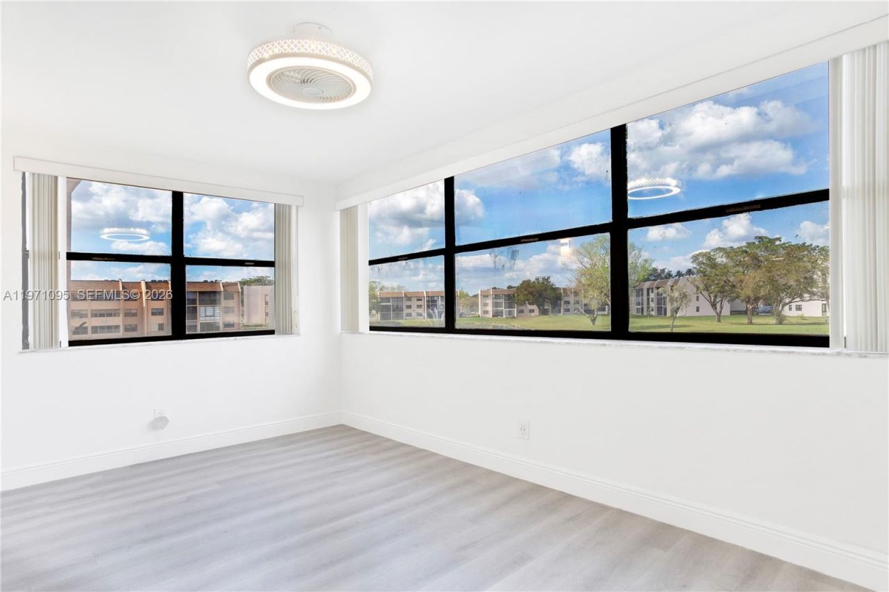 10207 Sunrise Lakes Blvd, Unit 204, Sunrise, FL 33322 Photo