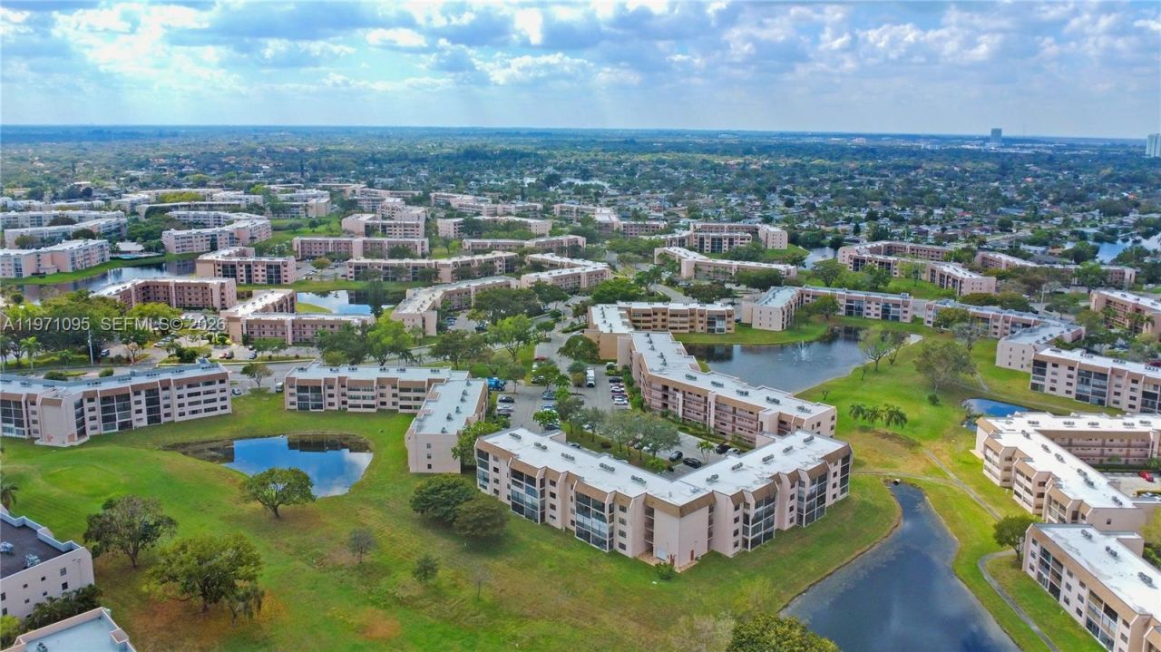10207 Sunrise Lakes Blvd, Unit 204, Sunrise, FL 33322 Photo