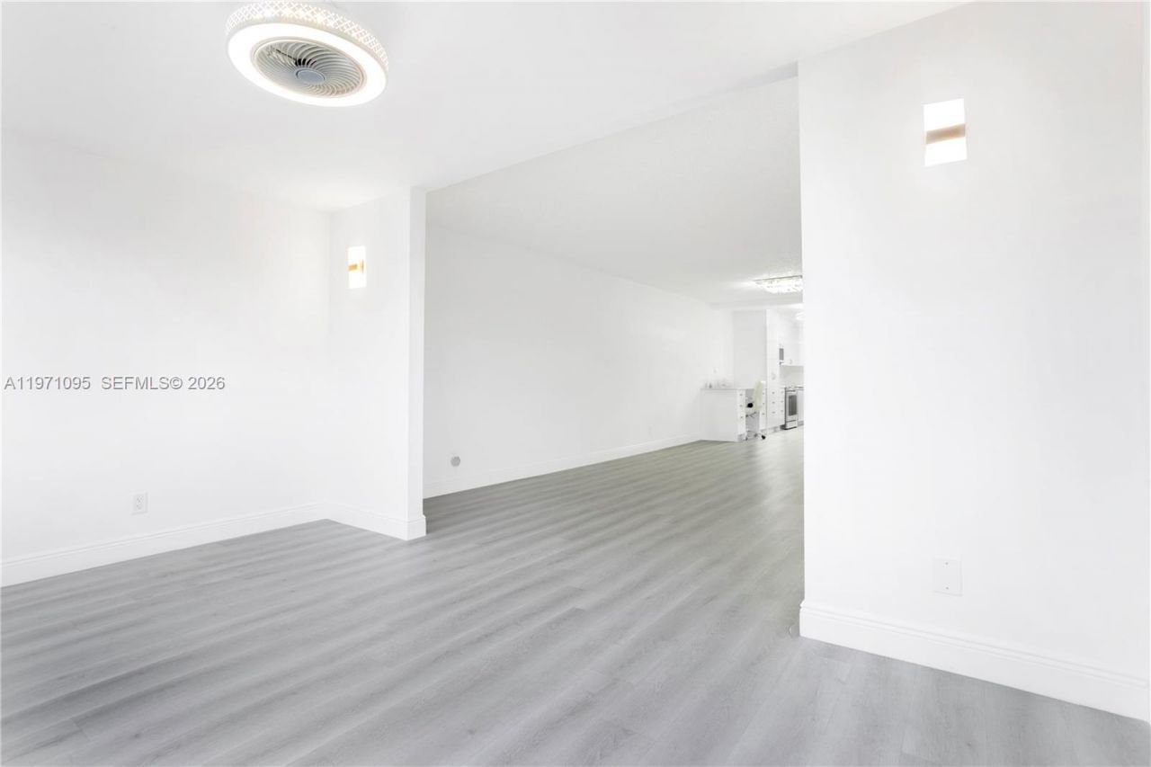 10207 Sunrise Lakes Blvd, Unit 204, Sunrise, FL 33322 Photo