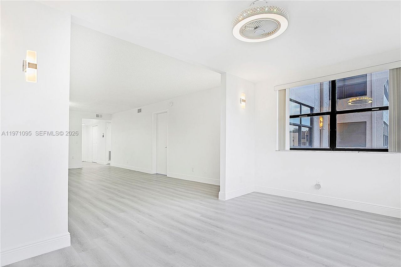 10207 Sunrise Lakes Blvd, Unit 204, Sunrise, FL 33322 Photo