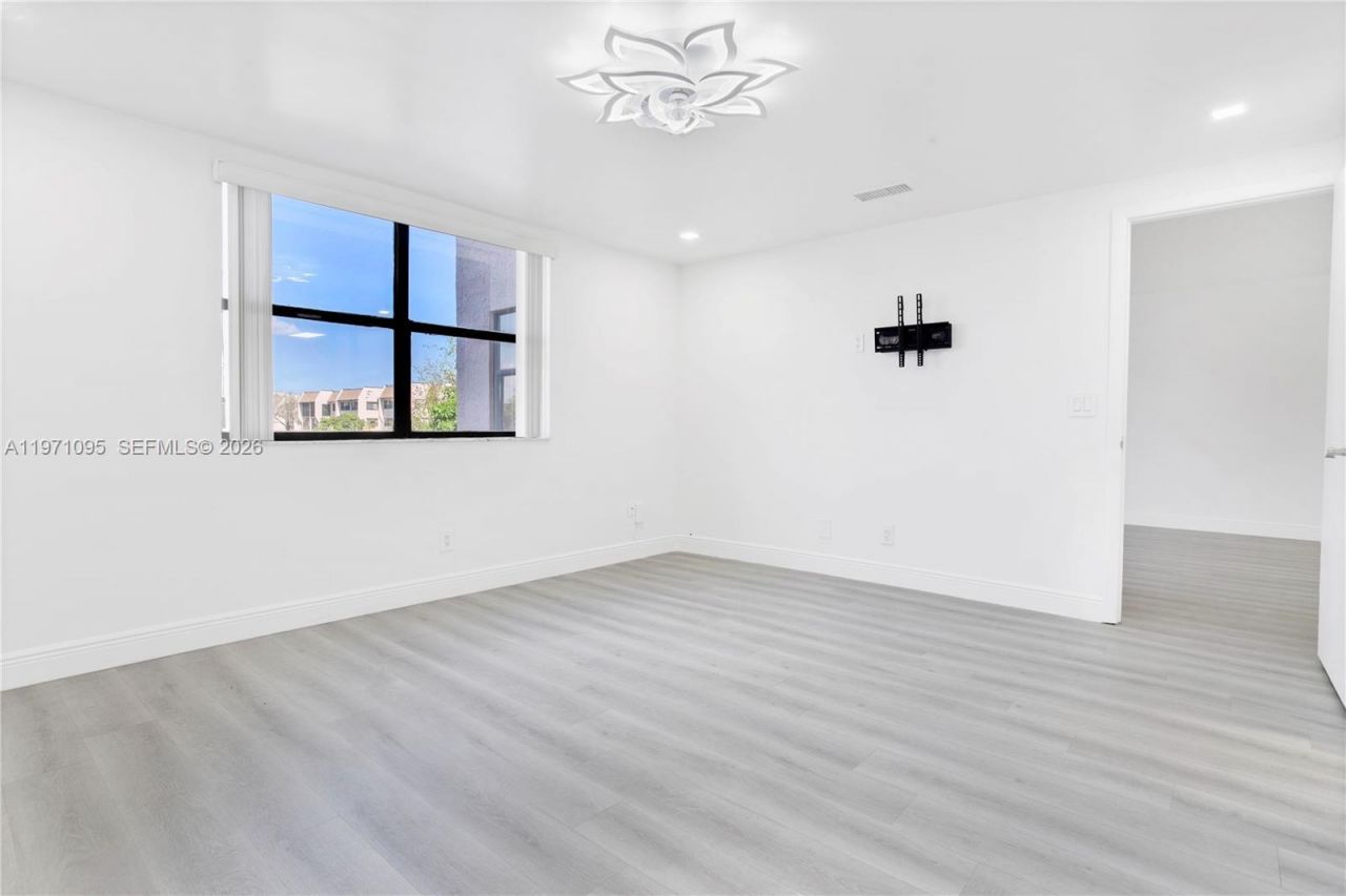 10207 Sunrise Lakes Blvd, Unit 204, Sunrise, FL 33322 Photo