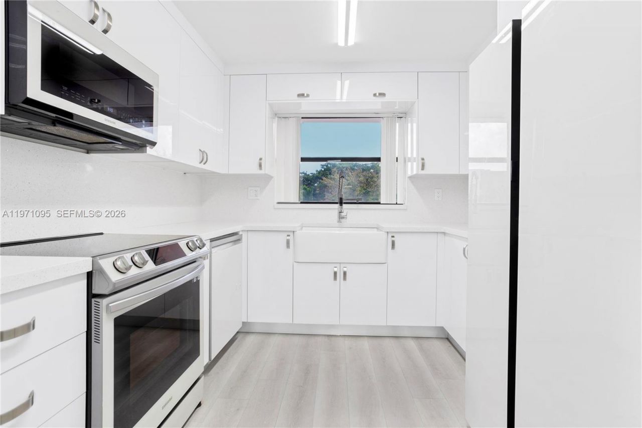 10207 Sunrise Lakes Blvd, Unit 204, Sunrise, FL 33322 Photo