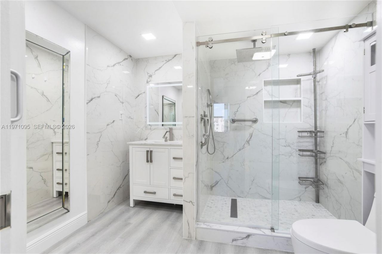 10207 Sunrise Lakes Blvd, Unit 204, Sunrise, FL 33322 Photo