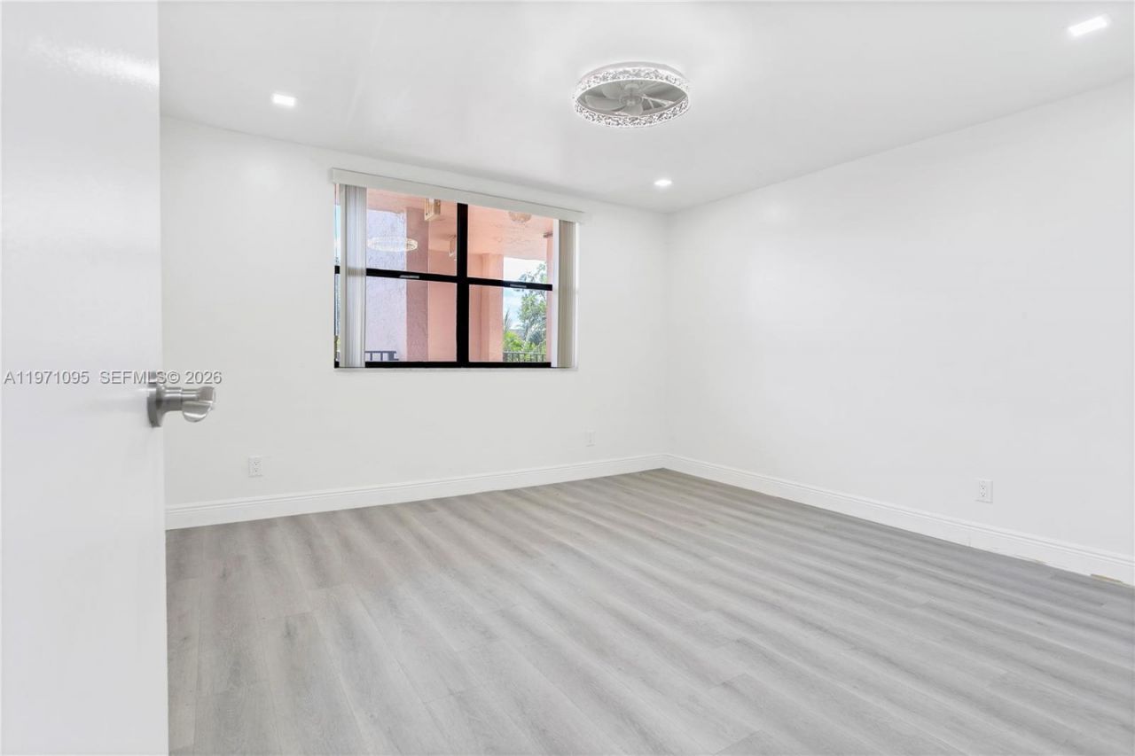 10207 Sunrise Lakes Blvd, Unit 204, Sunrise, FL 33322 Photo