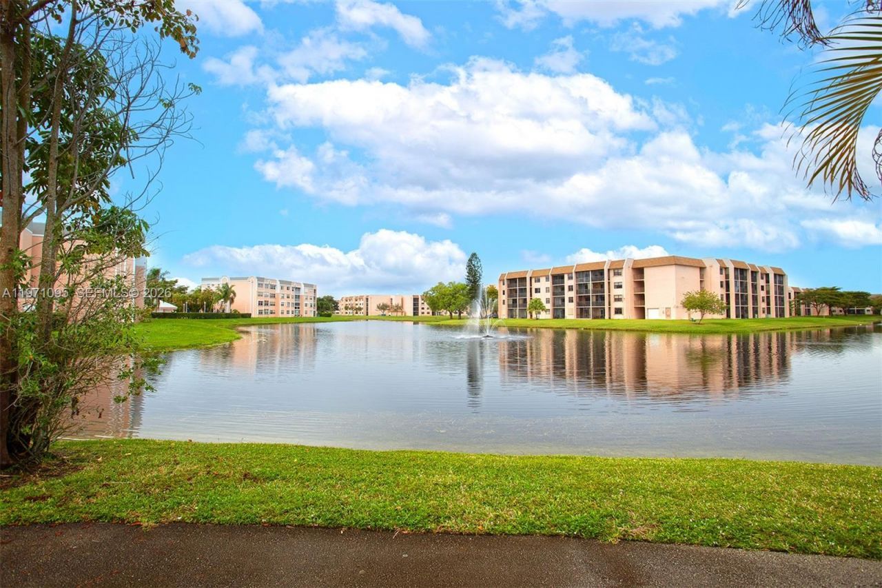 10207 Sunrise Lakes Blvd, Unit 204, Sunrise, FL 33322 Photo