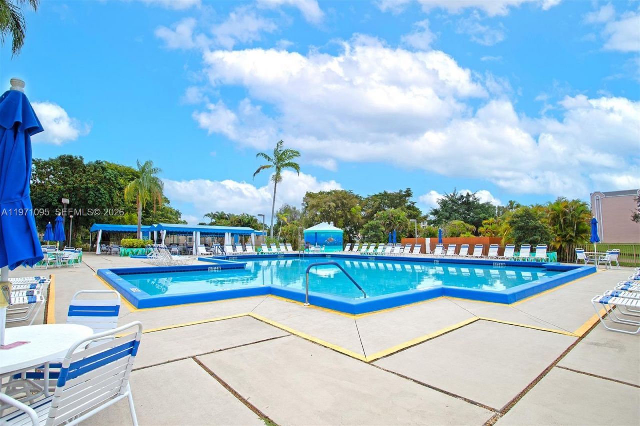 10207 Sunrise Lakes Blvd, Unit 204, Sunrise, FL 33322 Photo