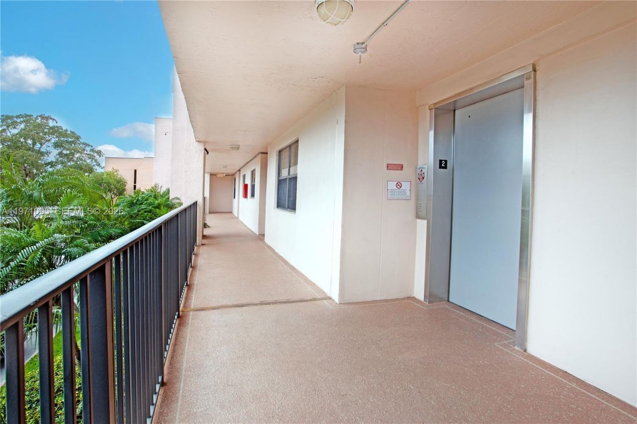 10207 Sunrise Lakes Blvd, Unit 204, Sunrise, FL 33322 Photo