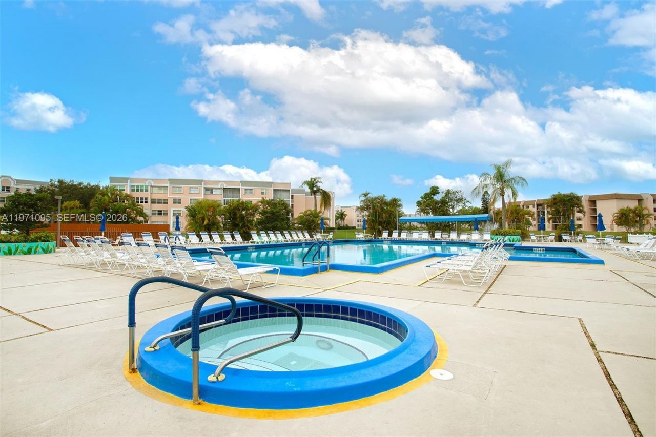 10207 Sunrise Lakes Blvd, Unit 204, Sunrise, FL 33322 Photo