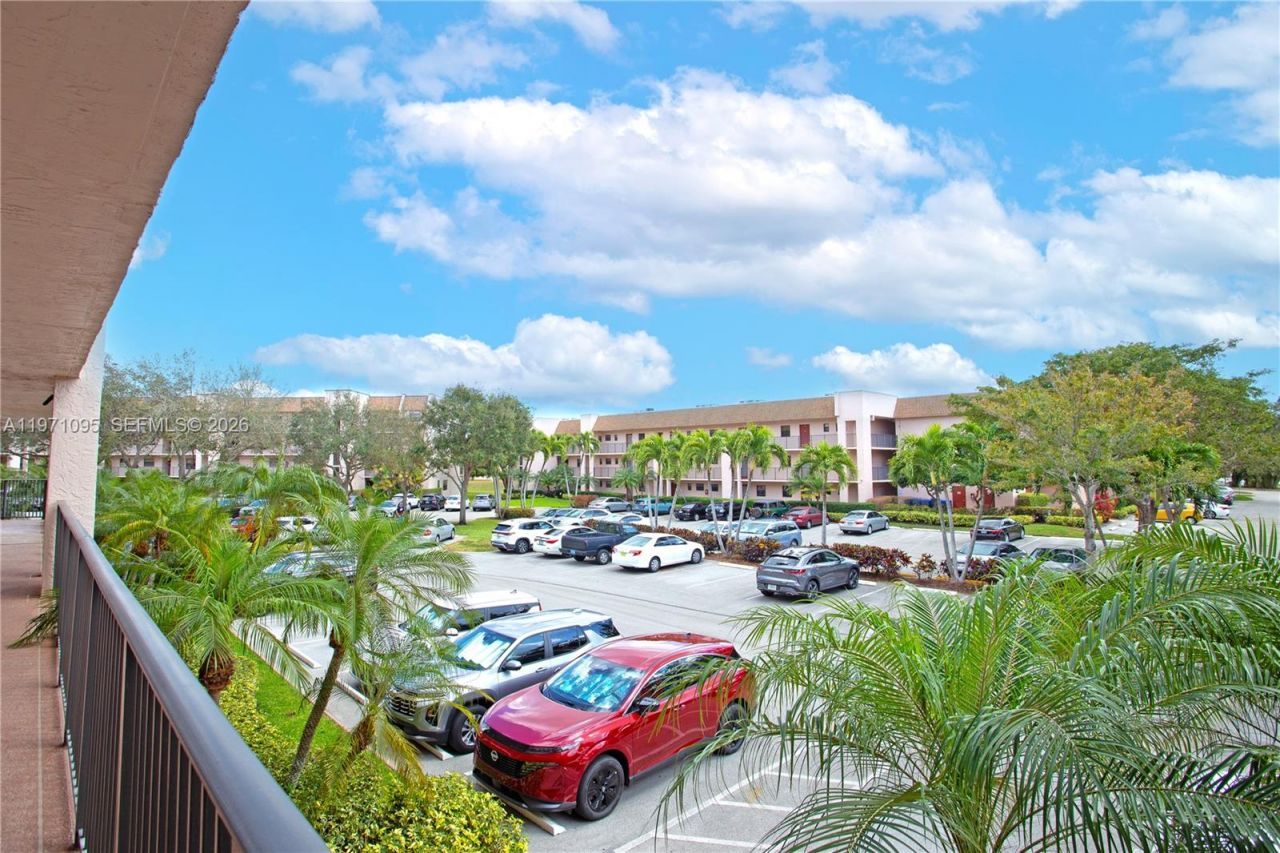 10207 Sunrise Lakes Blvd, Unit 204, Sunrise, FL 33322 Photo