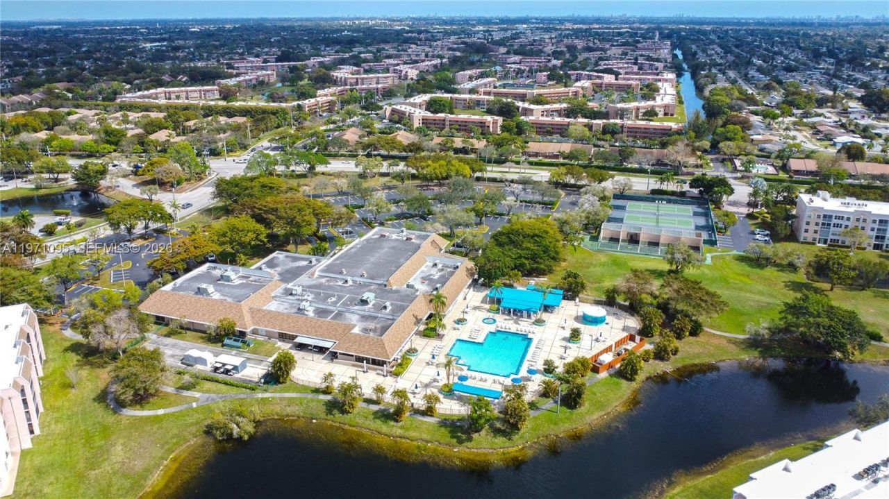 10207 Sunrise Lakes Blvd, Unit 204, Sunrise, FL 33322 Photo