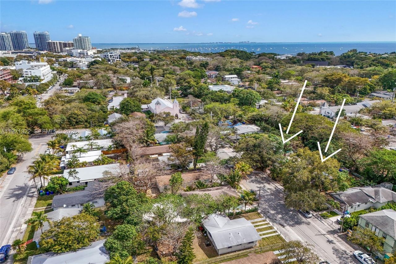 3544 William Ave , Miami, FL 33133 Photo