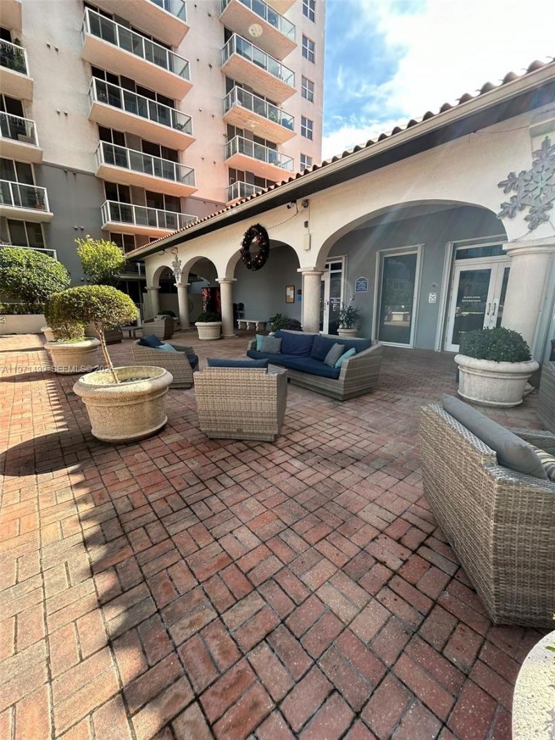 5085 NW 7th St , Unit 1002, Miami, FL 33126 Photo