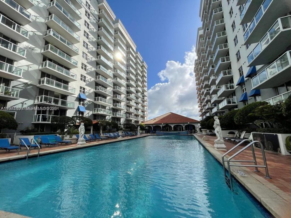 5085 NW 7th St , Unit 1002, Miami, FL 33126 Photo
