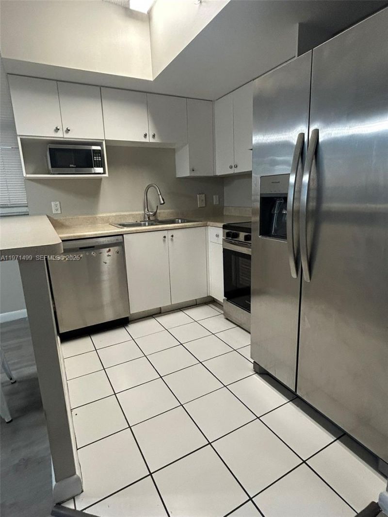 5085 NW 7th St , Unit 1002, Miami, FL 33126 Photo