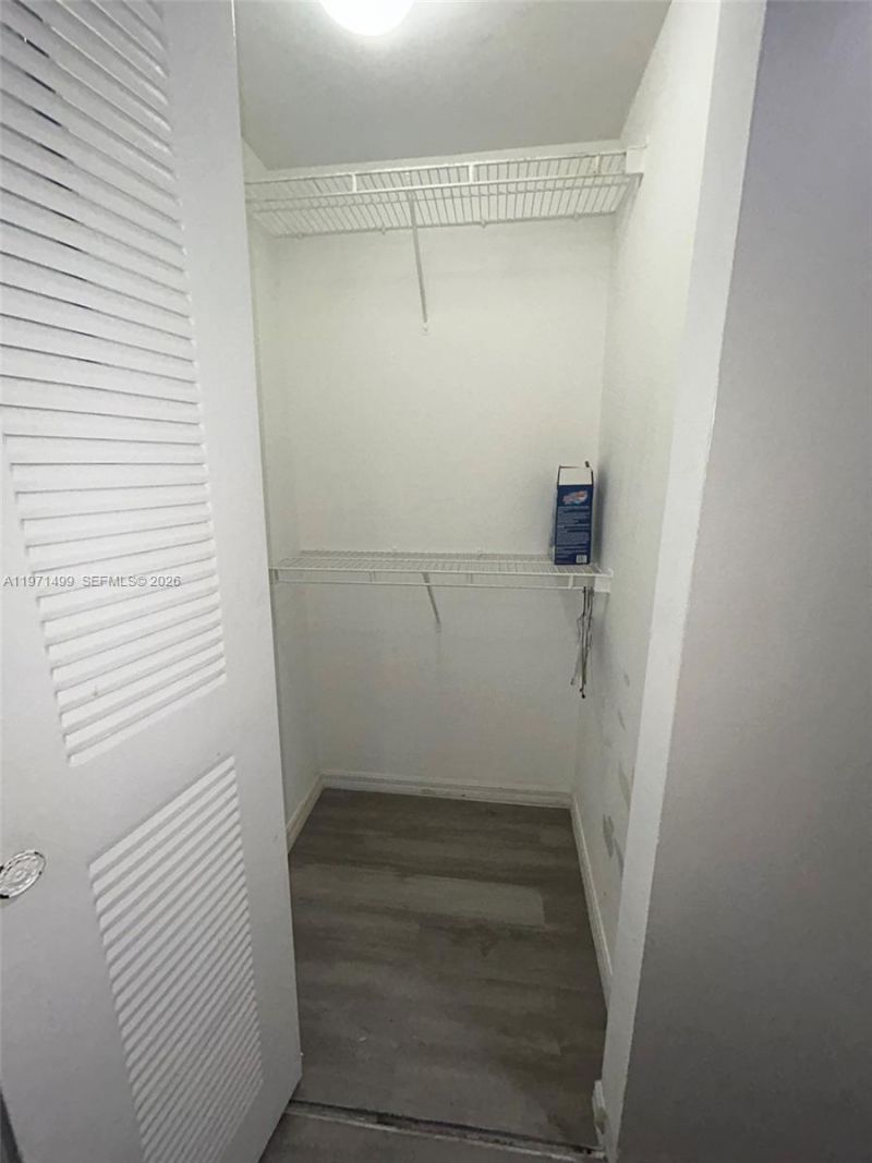 5085 NW 7th St , Unit 1002, Miami, FL 33126 Photo