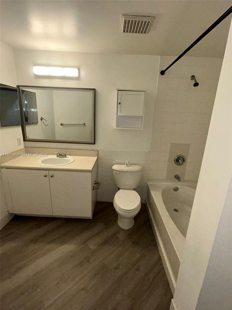 5085 NW 7th St , Unit 1002, Miami, FL 33126 Photo