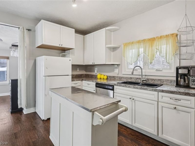 104 S Cedar Street, Geneva, OH 44041 Photo 8