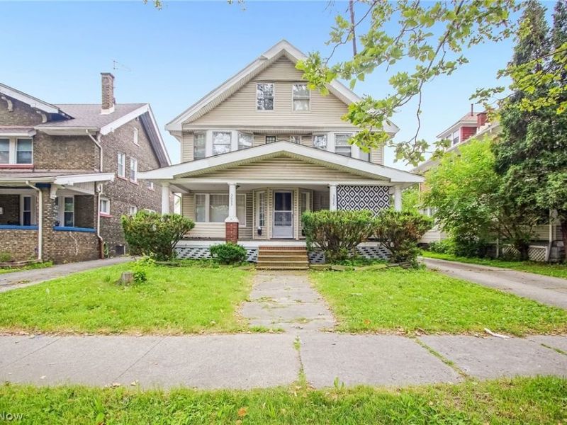 3033 West Boulevard, Cleveland, OH 44111 Photo 1