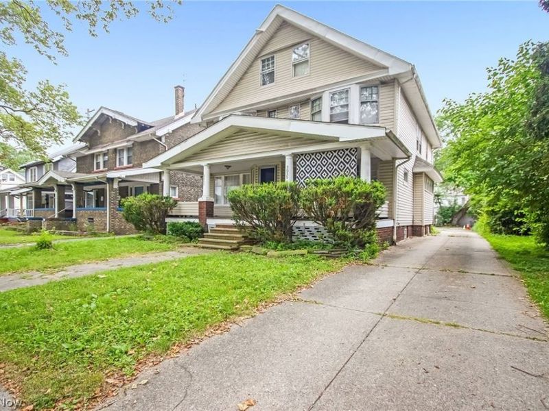 3033 West Boulevard, Cleveland, OH 44111 Photo 2