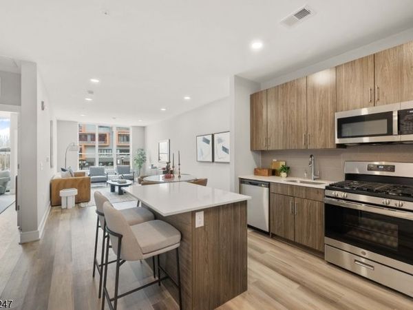 110 Goldsborough Dr, Bayonne, NJ 07002