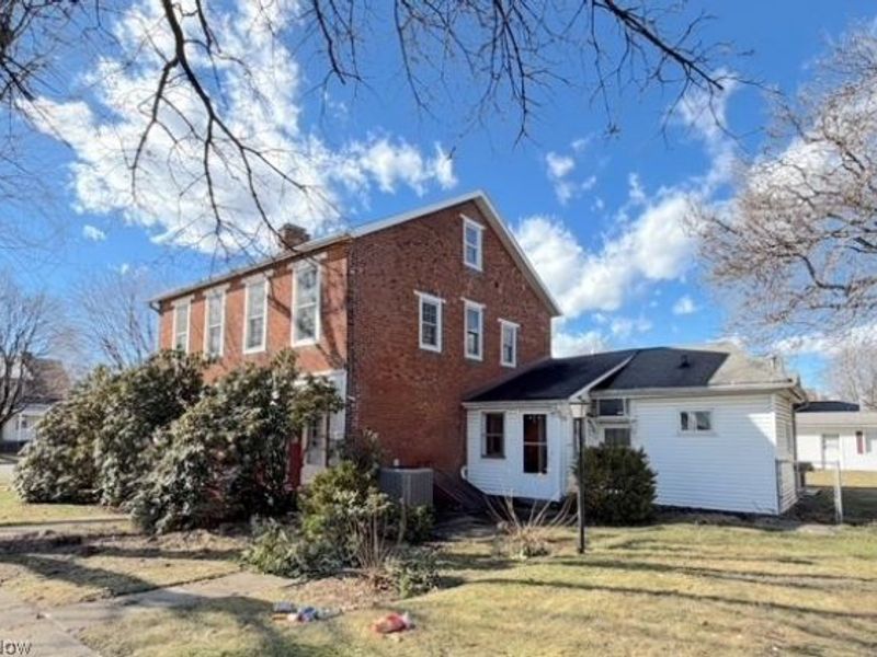 152 3rd Street SW, New Philadelphia, OH 44663 Photo 2