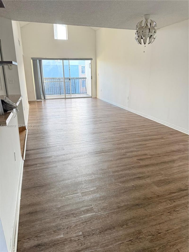 6272 NW 186th St, Unit 301, Hialeah, FL 33015 Photo