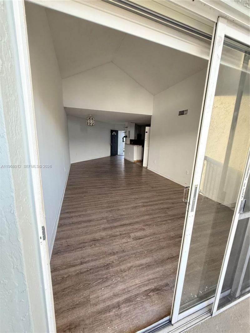 6272 NW 186th St, Unit 301, Hialeah, FL 33015 Photo