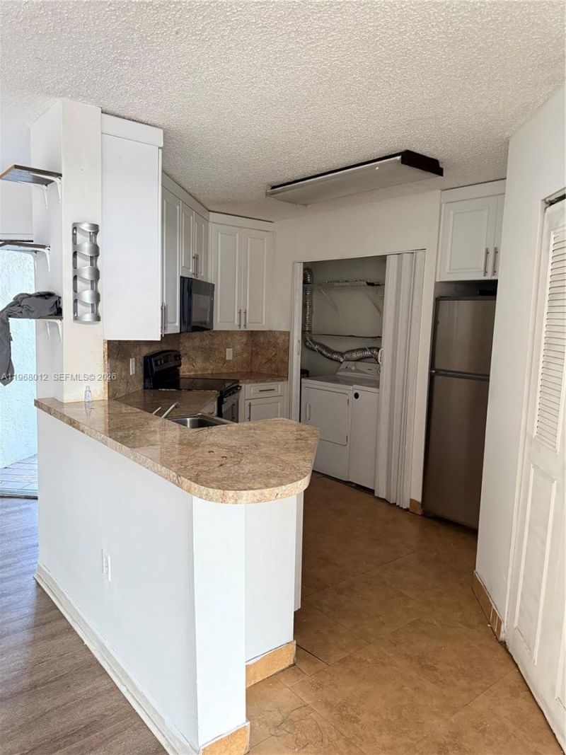 6272 NW 186th St, Unit 301, Hialeah, FL 33015 Photo