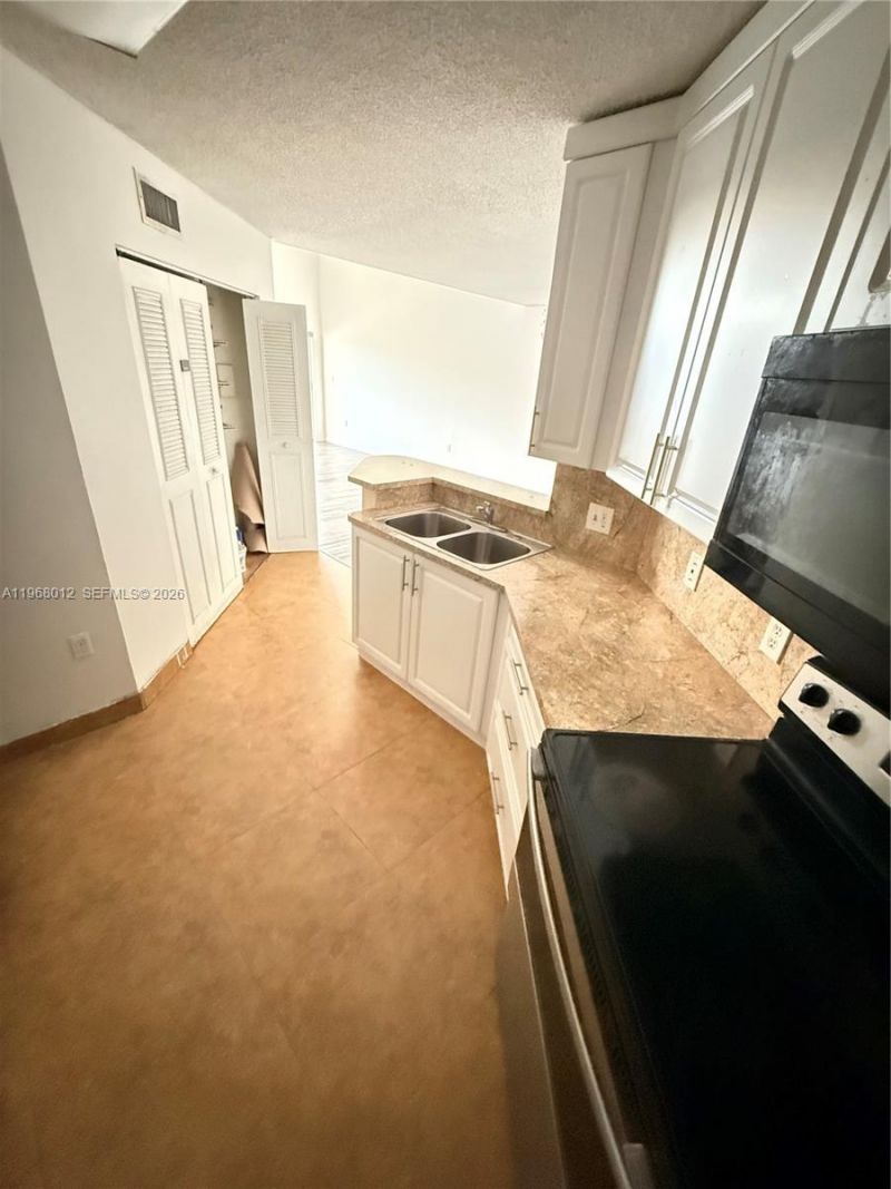 6272 NW 186th St, Unit 301, Hialeah, FL 33015 Photo