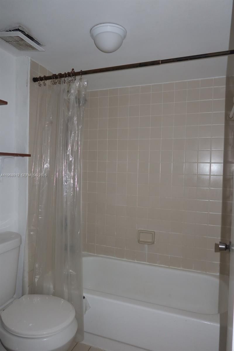 6272 NW 186th St, Unit 301, Hialeah, FL 33015 Photo