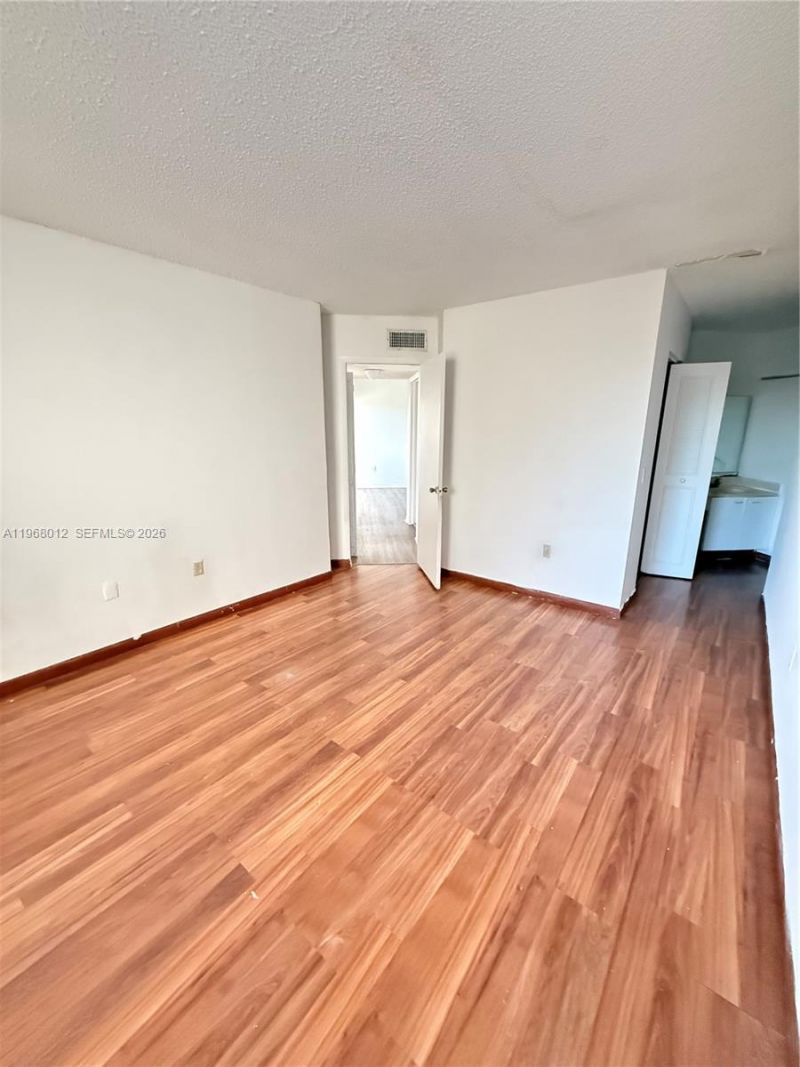 6272 NW 186th St, Unit 301, Hialeah, FL 33015 Photo