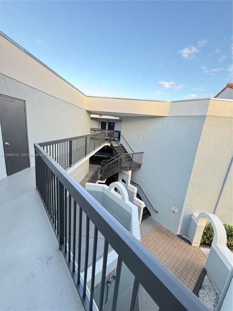 6272 NW 186th St, Unit 301, Hialeah, FL 33015 Photo