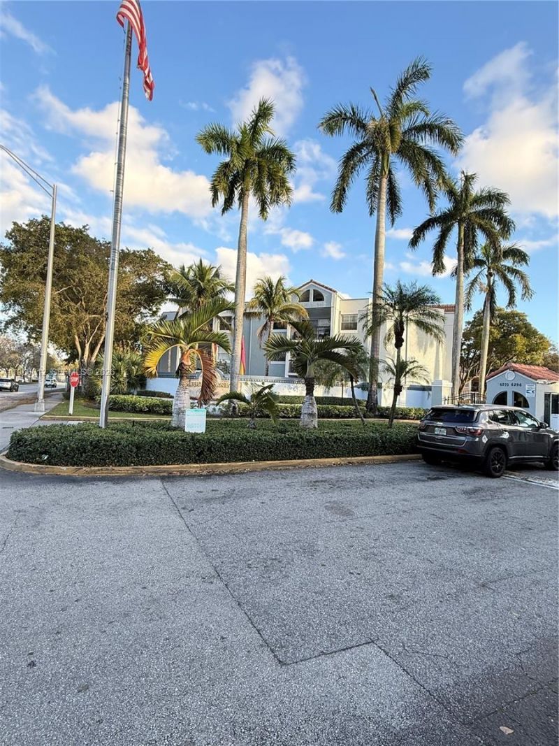 6272 NW 186th St, Unit 301, Hialeah, FL 33015 Photo
