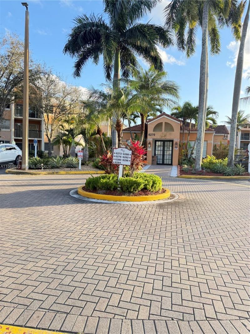 6272 NW 186th St, Unit 301, Hialeah, FL 33015 Photo