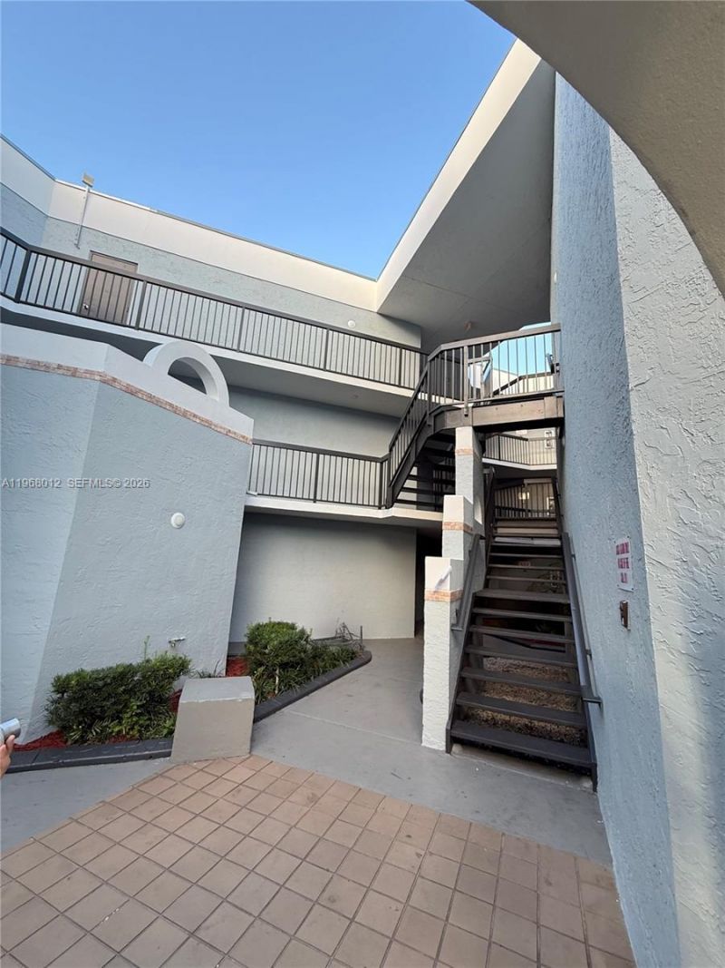 6272 NW 186th St, Unit 301, Hialeah, FL 33015 Photo