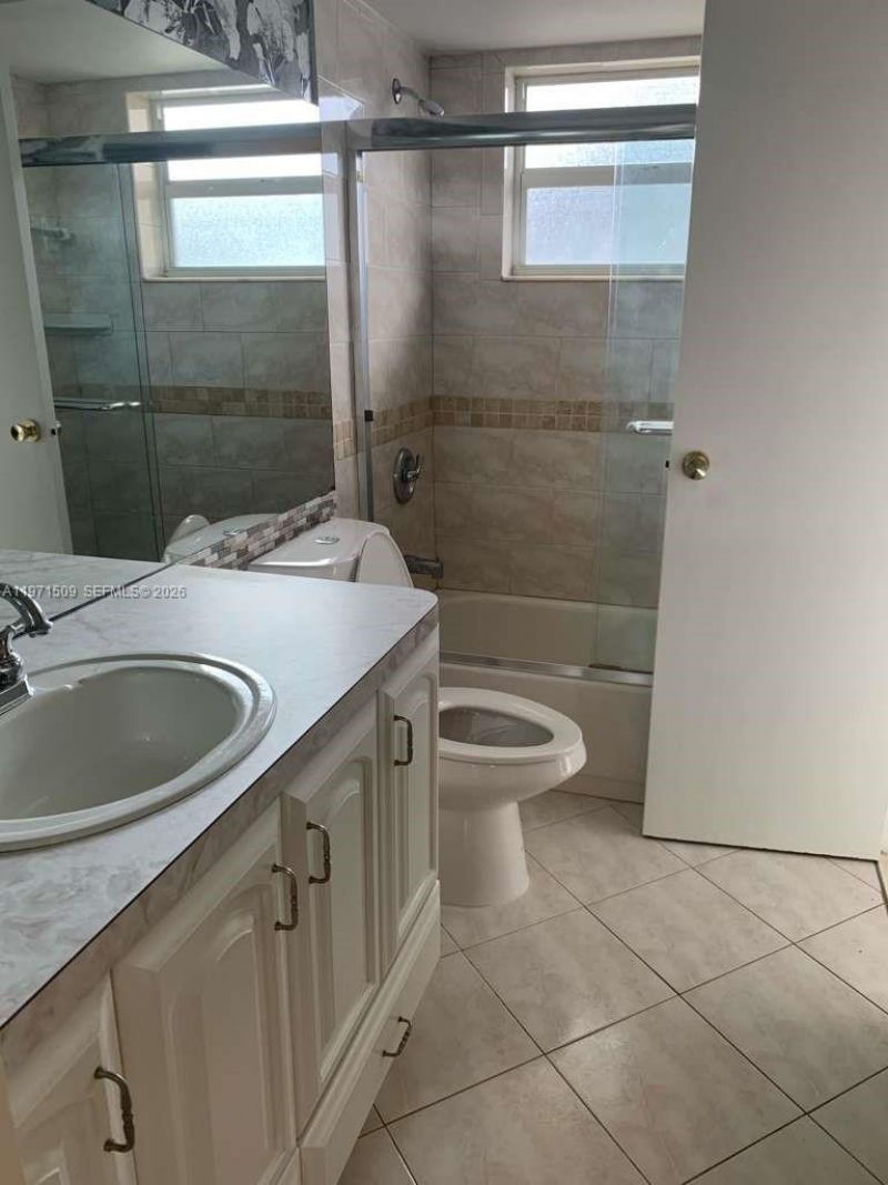 5003 NW 35th St , Unit 405, Lauderdale Lakes, FL 33319 Photo