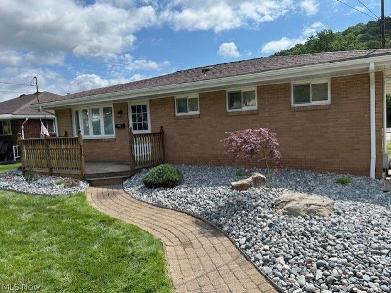 517 E Fernwood Drive, Toronto, OH 43964 Photo 2