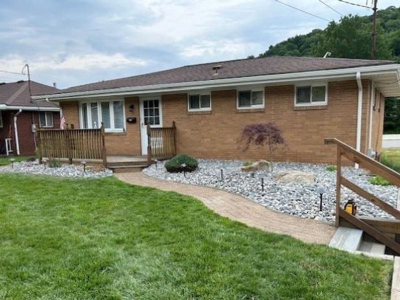 517 E Fernwood Drive, Toronto, OH 43964 Photo 3