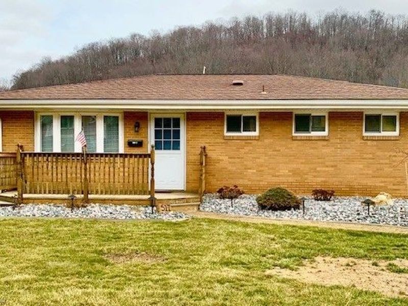 517 E Fernwood Drive, Toronto, OH 43964 Photo 4